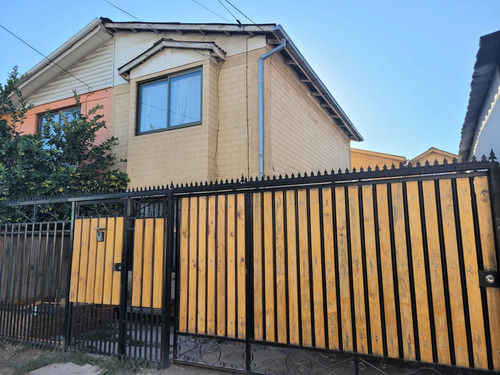 Casa De 2 Pisos, 2d+1d, Ubicada En Psje Don Luis De Zañartu,