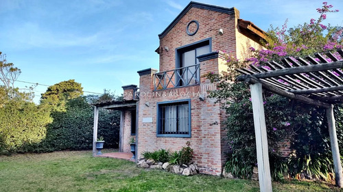 Venta De Hermosa Casa En Solanas, Punta Del Este