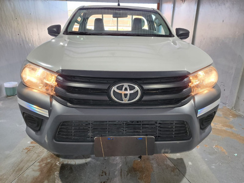 Imagen 2 de 11 de Toyota Hilux Cs Dx 4x2 2018 Sarthou