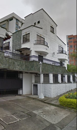 Se Vende Casa Esquinera  Muy Amplia Sector Exclusivo En Pinares