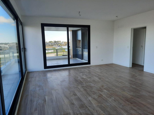 Imagen 24 de 30 de Alquiler Departamento 4 Ambientes Con Dependencia Al Rio En Barrio Puerto Escondido Nordelta