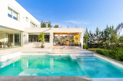 Imagen 2 de 15 de Espectacular Casa A La Venta En Barrio Privado