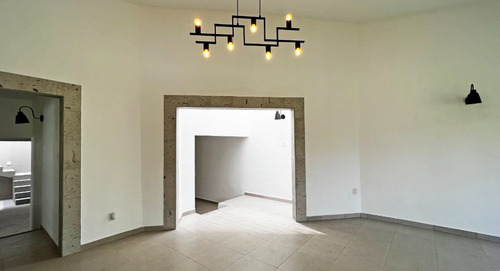 Imagen 4 de 19 de Casa En Zona Dorada, 3 Recs, 4 Baños, Seguridad, Alberca Y Jardín Común En Vistahermosa