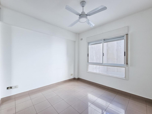 Departamento De 2 Ambientes En Caballito Balcon - Vista Abierta - Cocina Integrada