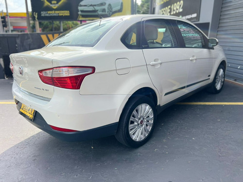 Fiat Grand Siena 1.6 16v Essence Flex Dualogic 4p