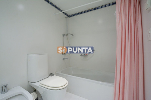 Imagen 20 de 30 de Apartamento Penthouse, 4 Dormitorios Y Dependencia, Brava, Punta Del Este, Alquiler