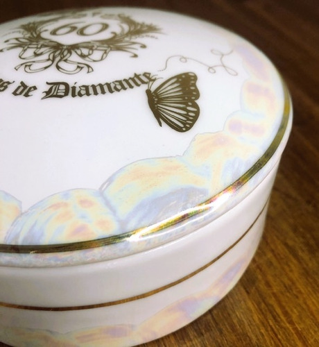 Imagem 6 de 6 de Porta Jóia Em Porcelana Bodas De Diamante 60 Anos 12,5cm