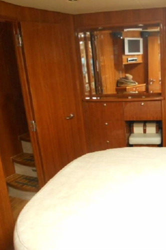 Riviera 58 Honey