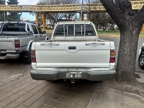 Imagen 4 de 8 de Mitsubishi L200 1998 2.5 D/cab 4x4