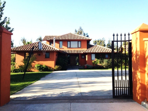 Hermosa Casa Colonial En Condominio Calera De Tango