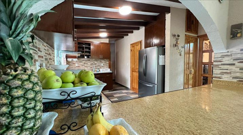 Venta De Casa En Fraccionamiento San Carlos En Metepec