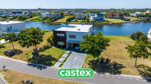 Casa A La Laguna En Venta En Vistas, Puertos