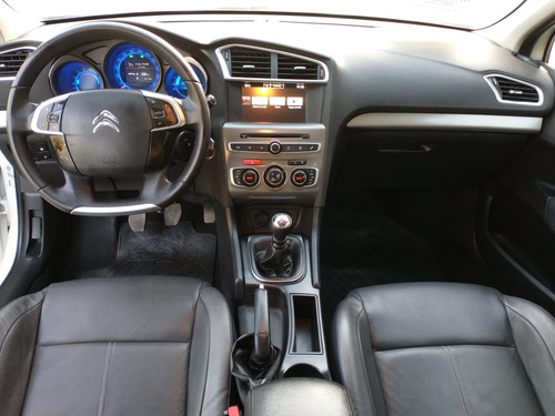 Imagen 10 de 16 de Citroen C4 Lounge Feel Pack 1.6 Hdi