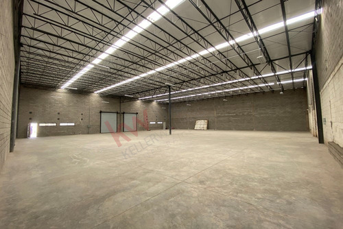 Bodega En Renta De 920 M2 En $82,800 En Calle Amada Armendáriz Casi Esquina En (tecnológico Y H...