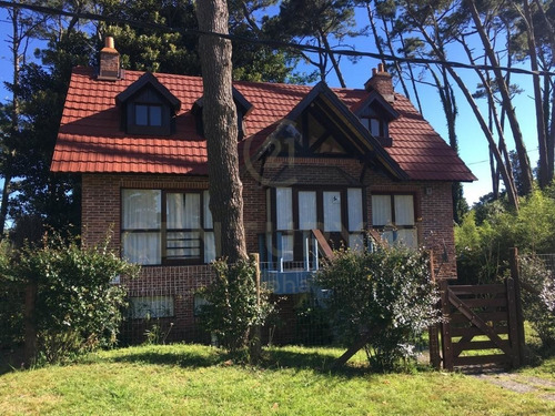 Alquiler Casa En 3 Plantas, 3 Dormitorios, 4 Baños, Play Room En San Rafael