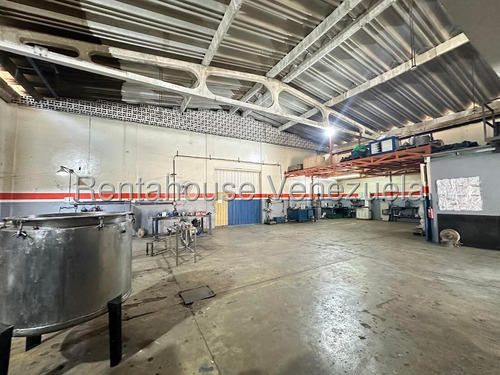 César Bullones Vende Amplio Galpón En Zona Industrial Ii, Lara 25-8639