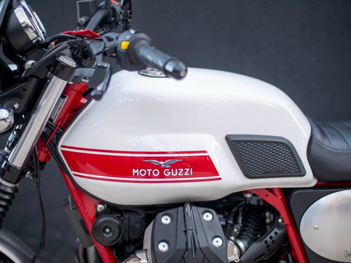 Imagen 10 de 15 de Moto Guzzi V7 Stornello 750 Cardanico Italiano Accesorios