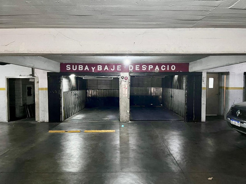 Venta Cochera. 2° Piso. Ascensor P/autos.