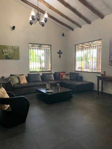 Imagen 11 de 14 de Venta Casa Urbanización El Solar Guataparo Valencia