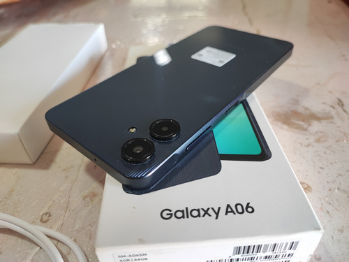 Celular Samsung Galaxy A06 4gb Ram 64 Gb Almacenamiento Negro (Usado)