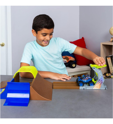 Monster Jam, Champ Ramp Freestyle Playset Con Exclusivo Cami