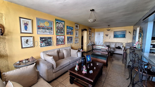 Apartamento En Venta En El Centro Maracay 25-580 Irrr