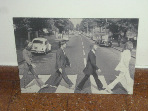 Antigua Foto Poster De Tela Sobre Carton Duro De The Beatles Mide 50cts X 33,5cts
