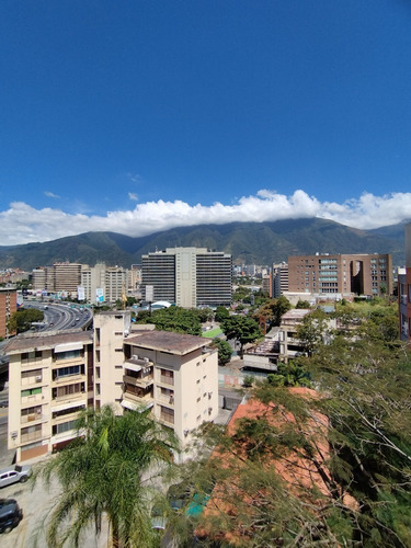 Imagen 5 de 18 de Amplio Apartamento Con Balcón En Alquiler En Las Mercedes 230mts