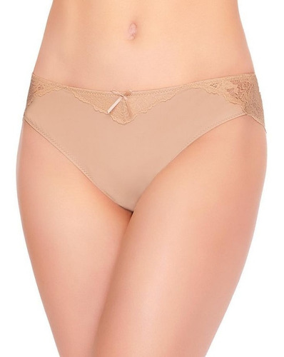 Elegante Coordinado Con Aplicaciones De Encaje Ilusión 70056