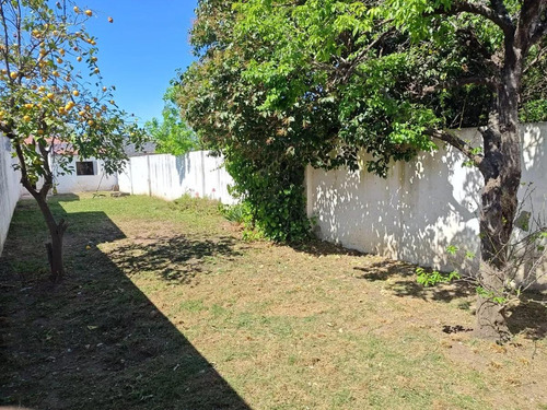 Casa En Venta - 2 Dormitorios 1 Baño - 126mts2 - Azul
