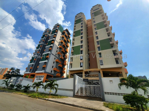 Apartamento En Venta Zona Centro Maracay 24-21756 Yb