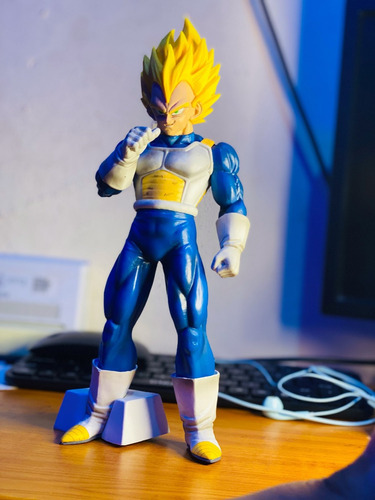 Figura Dragon Ball Z Vegeta En Pose Tamaño Gigante 28cm