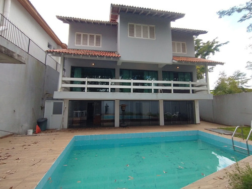 Alphaville 05 - Casa 600m² 5 Dormitórios, 3 Suítes, 4 Vagas, Piscina, Churrasqueira, Hidromassagem - Cncd077