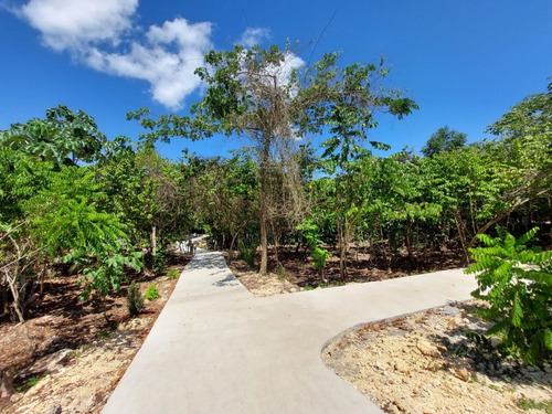 Imagen 2 de 7 de Solar En Venta En Avenida Ecológica Santo Domingo Este Desde Rd$5,000 Por Metro En Residencial Cerrado