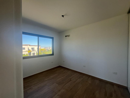 Casa En Barrio Ceibos Puertos Del Lago Lote Interno Escobar 3 Dormitorios Y Escritorio