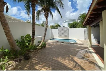 Imagen 1 de 11 de Casa En Venta En Lagos Del Sol Cancun B-alrz5009