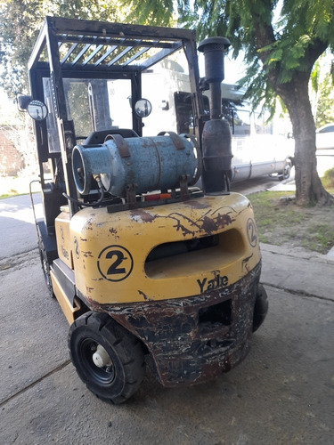 Imagen 6 de 10 de Autoelevador Yale Nafta/gas 2500kg T. Triple Containera