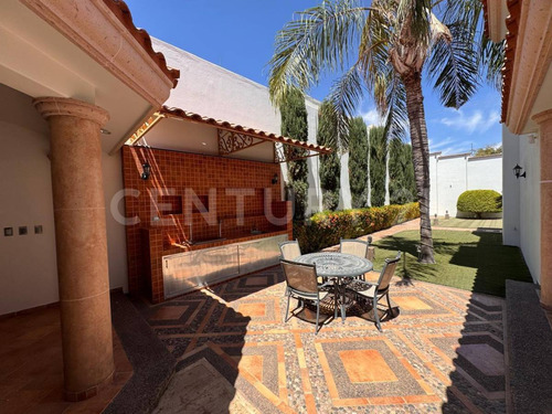 Casa En Venta En Las Quintas