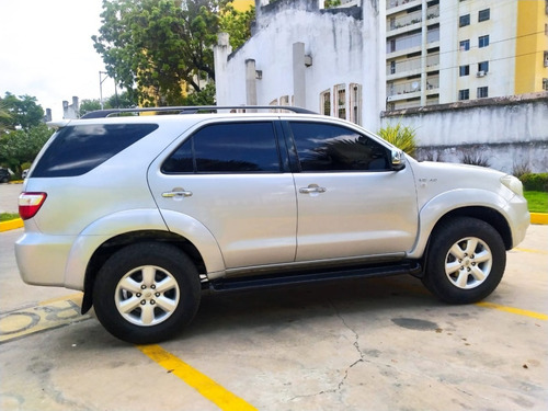 Imagen 3 de 12 de Toyota Fortuner Sr
