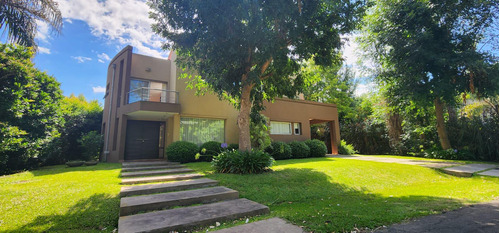 Casa 5 Ambientes Amueblada C/ Pileta - 265 M² Edificados - Barrio San Patricio - Francisco Alvarez