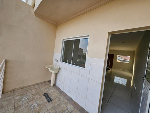 Sobrado Com 2 Dormitórios À Venda, 123 M² Por R$ 280.000,00 - Vitória Vale - Caçapava/sp