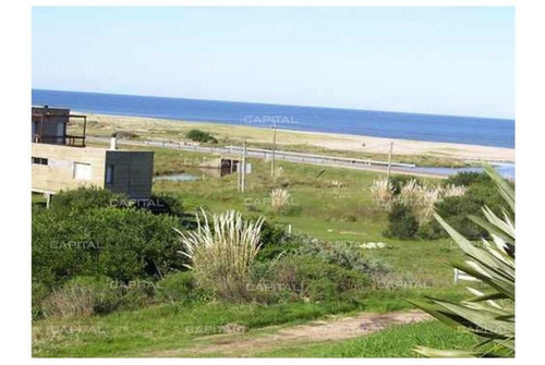 Muy Buena Casa En Venta En Punta Piedras, Manantiales.- Ref: 25371