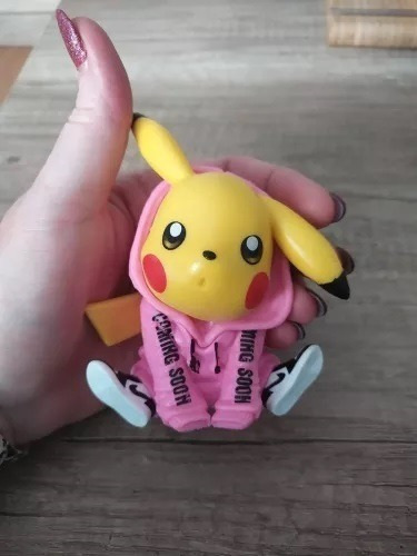 Boneco Pikachu 10cm Com Capuz Rosa Coleção