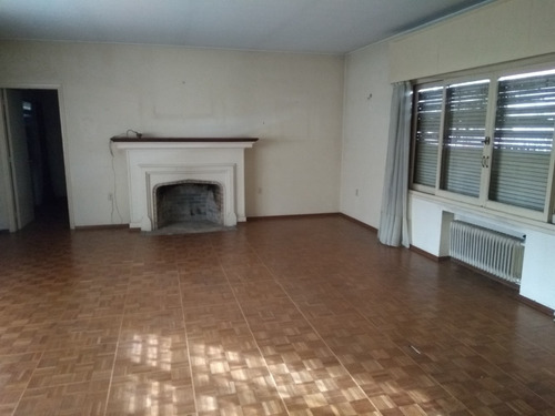 Venta De Fina Casa En Carrasco Centrico De 4 Dorms Y Scio