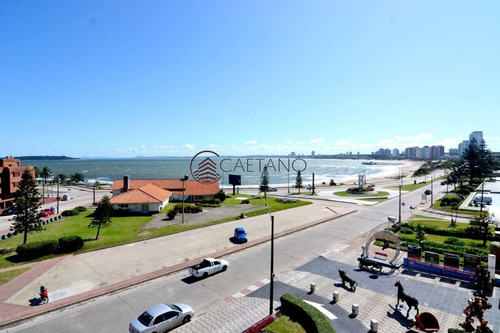 Apartamento En Mansa 3 Dormitorios Con Terraza-ref:1562
