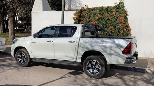 Imagen 4 de 8 de Toyota Hilux 2.8 Cd Srv 177cv 4x2 At 2018