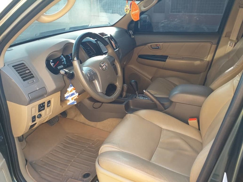 Imagen 10 de 14 de Toyota Fortuner 4x4