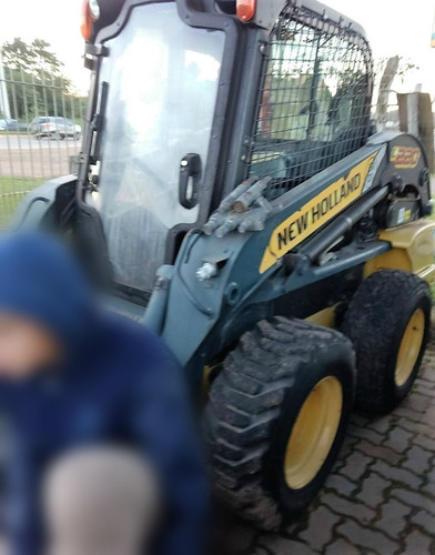 Mini Carregadeira New Holland L220 2013
