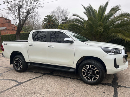 Toyota Hilux 2.8 Cd Srx 177cv 4x4 At