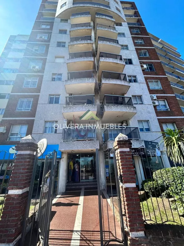 Alquiler Apartamento Sobre La Rambla Malvin, Como Nuevo